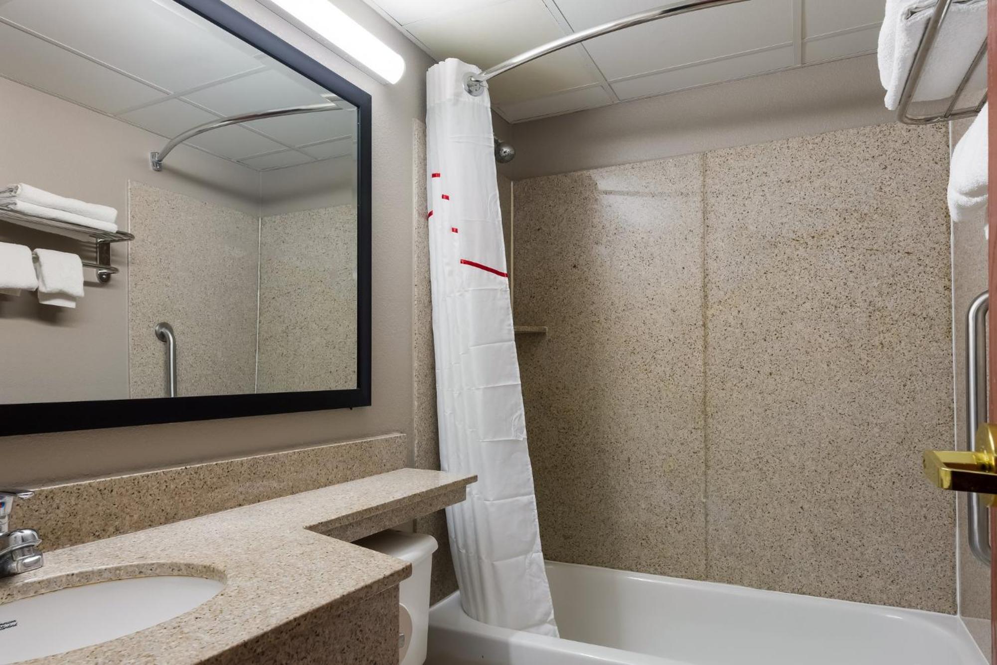 Red Roof Inn Hartford- New Britain Extérieur photo