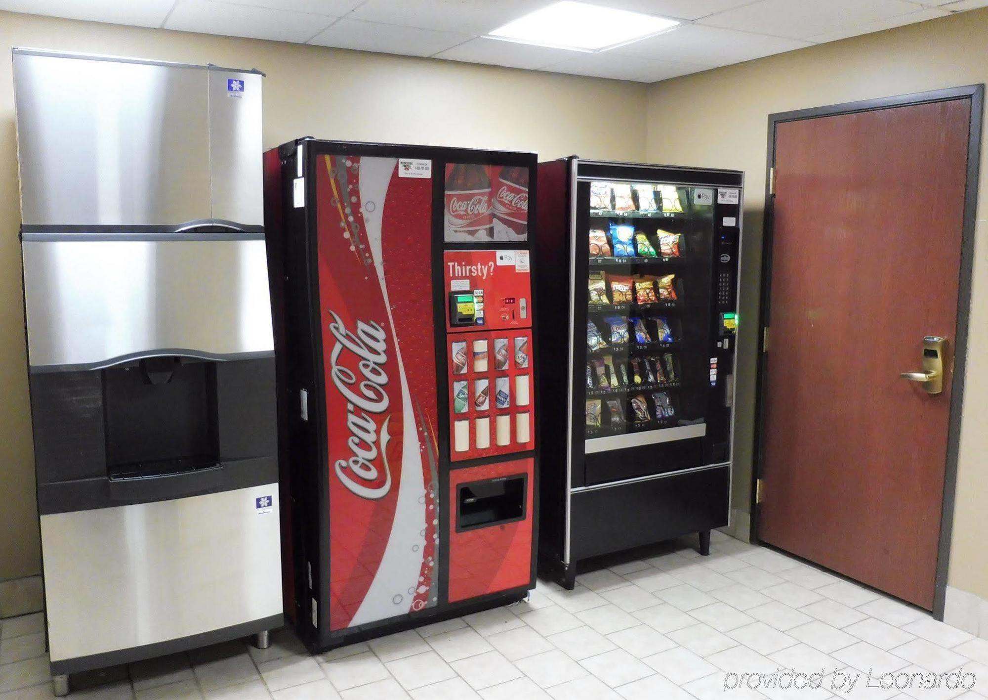 Red Roof Inn Hartford- New Britain Extérieur photo